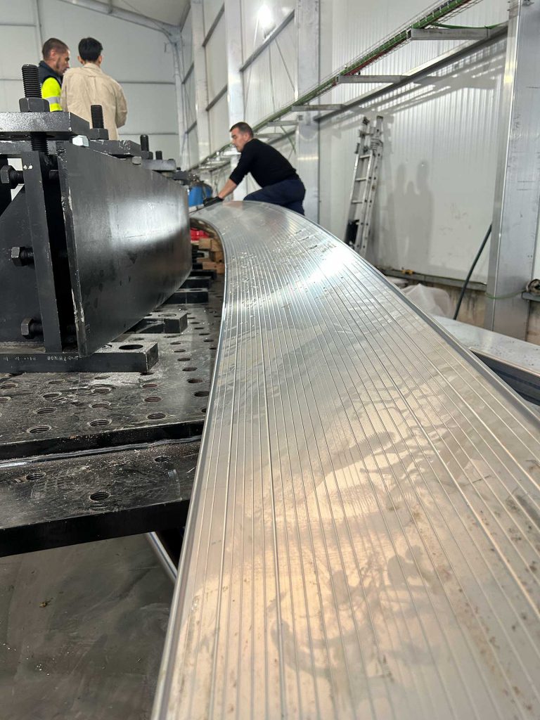 Bending aluminum tent profile